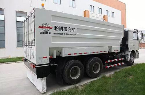 瀝青水泥撒布車(chē)使用在哪些場(chǎng)所？